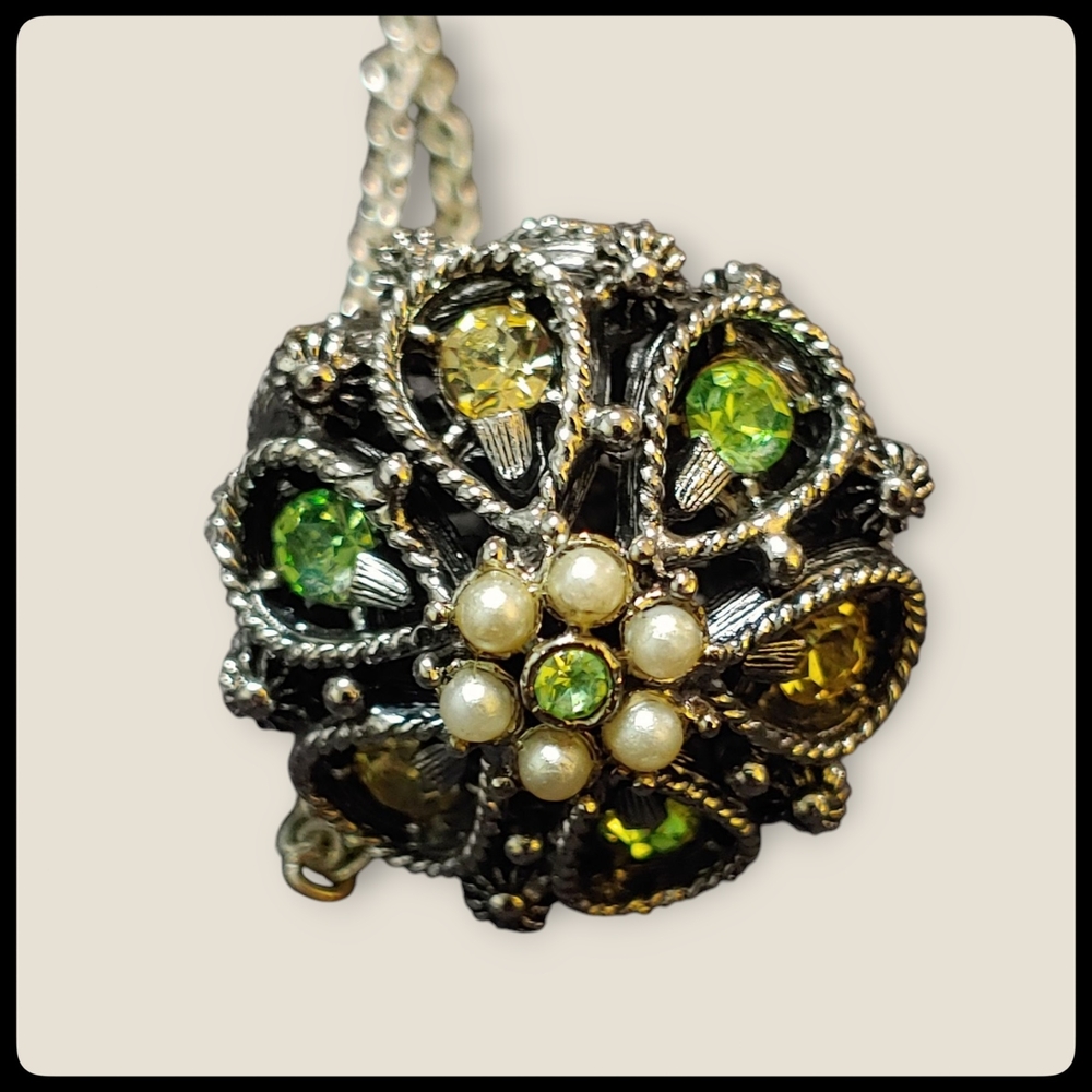 Beautiful Silver Tone Pendant